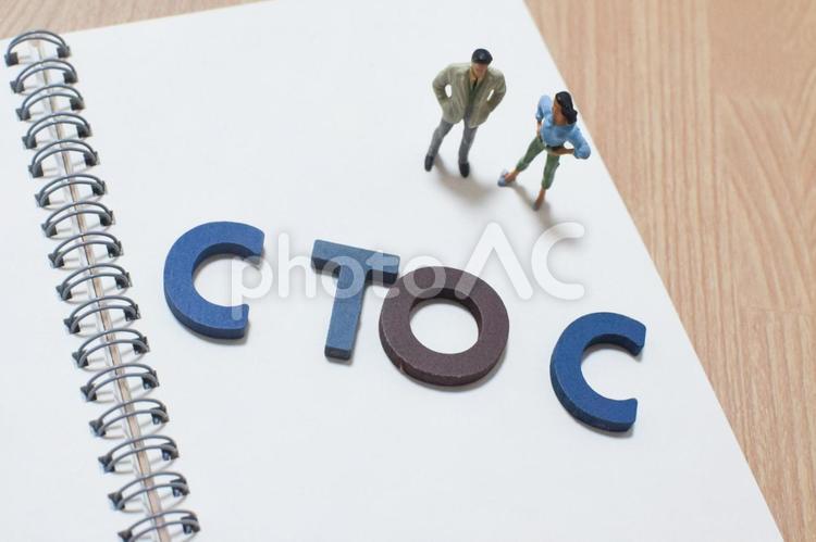 CtoCの文字とデスクの上にビジネスマン c2c,ctoc,ビジネスの写真素材