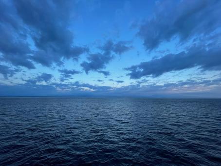 青い空と青い海の写真
