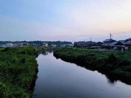 田舎の夕暮れ、兵庫県小野市 田舎の夕暮れ、兵庫県小野市 山,空,川の写真素材