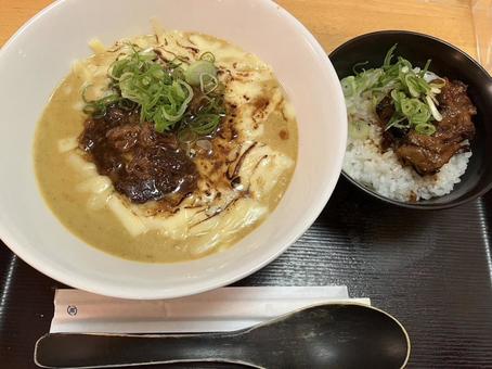 トロトロチーズのカレーうどん トロトロチーズのカレーうどんの写真