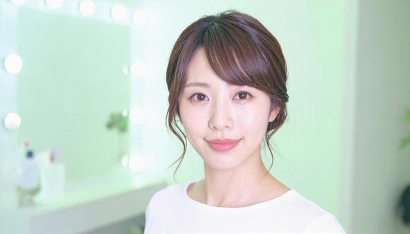 ヘアスタイルモデル：シニヨンの写真