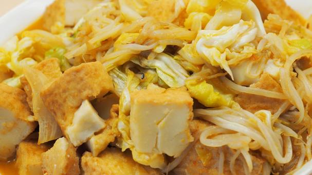 自家製・野菜と厚揚げの豆板醤炒め(接写) 自家製・野菜と厚揚げの豆板醤炒め(接写)の写真