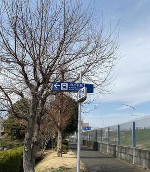 日産スタジアム 最寄り駅への目印 日産スタジアム 最寄り駅への目印 小机,目印,最寄りの写真素材