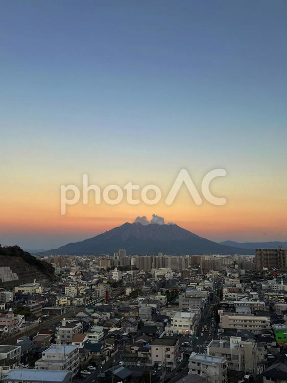 夕暮れの桜島 桜島,活火山,鹿児島市の写真素材
