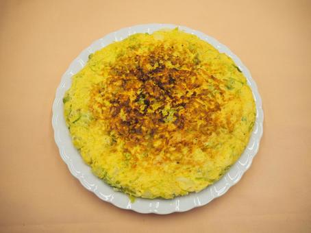 自家製・キャベツのオムレツ（皿に盛る） キャベツのオムレツ,キャベツ,オムレツの写真素材