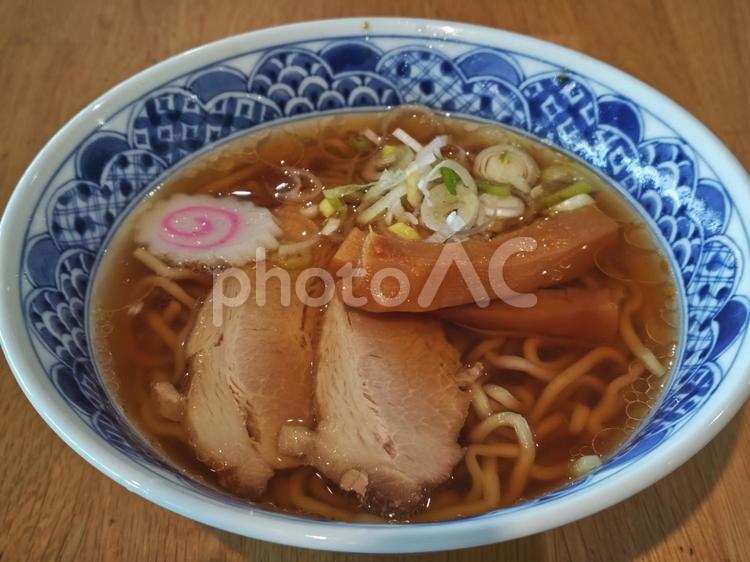 昭和の定番！醤油ラーメン（ナルト付） ラーメン,醤油,定番の写真素材