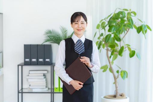 受付のビジネスウーマン 受付,女性,笑顔の写真素材