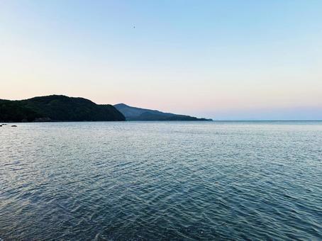 波打ち際から眺める海 波打ち際から眺める海 空,海,砂浜の写真素材