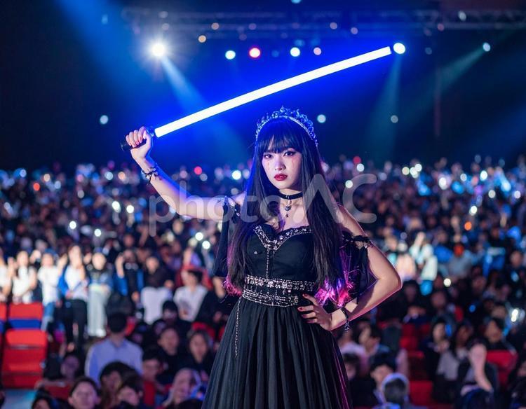 地雷系女子今日は推しに合える大事なライブ 地雷系,推し活,女子の写真素材