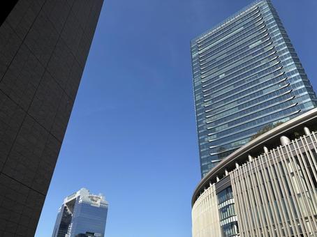 青空と高層ビル 青空と高層ビル 大阪,高層ビル,ビルの写真素材