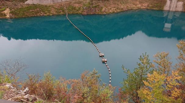 四万湖 風景,湖,紅葉の写真素材