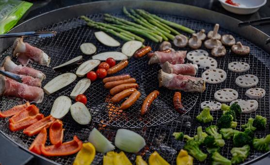 秋のバーベキュー バーベキュー,bbq,仲間の写真素材