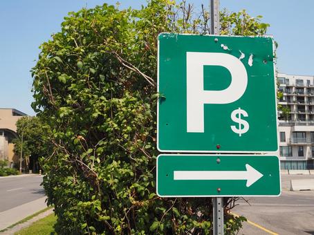 有料駐車場の案内看板 看板,案内,駐車場の写真素材