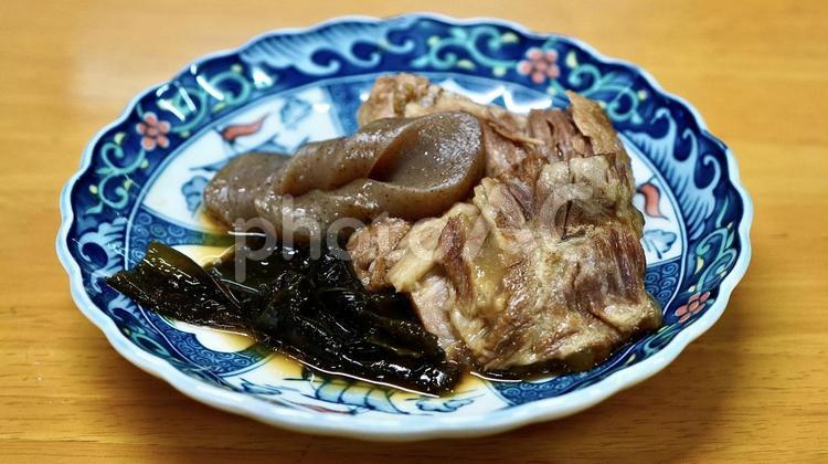 煮豚とこんにゃくと昆布の煮込み 煮豚,こんにゃく,昆布の写真素材