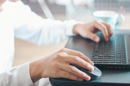 休日のリモートワーク9 プログラミング,リモートワーク,webライターの写真素材