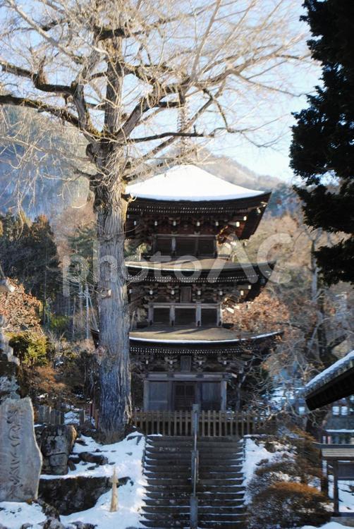 信州上田市塩田平前山寺の冬 真言宗智山派,獨鈷山,前山寺の写真素材