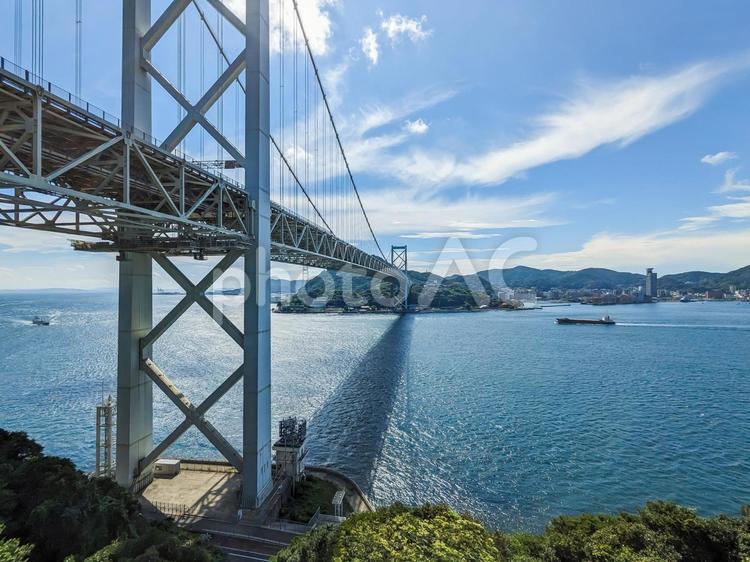 関門橋と関門海峡の風景 関門橋,関門海峡,橋の写真素材