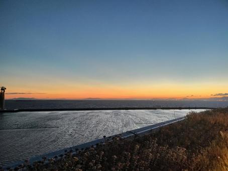 夕日と海 夕日と海の写真
