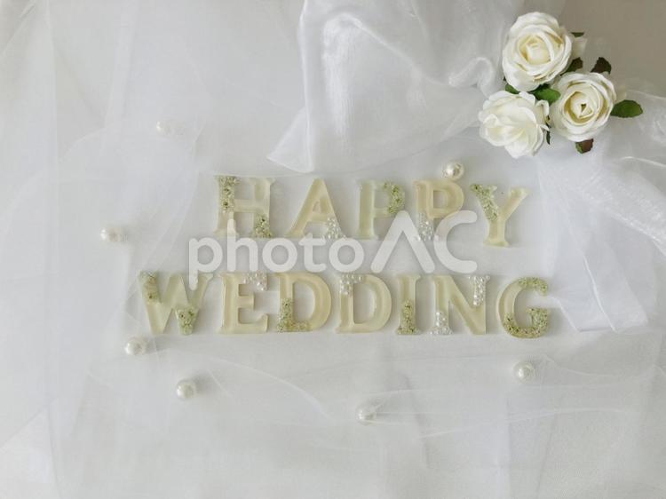 HAPPYWEDDINGの文字と薔薇 happywedding,ウェディング,結婚式の写真素材
