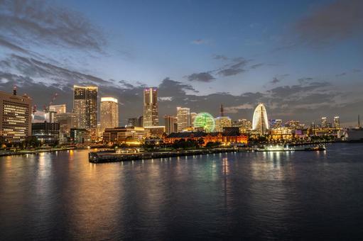 クリスマスシーズンのみなとみらい 夜景,みなとみらい,繁華街の写真素材