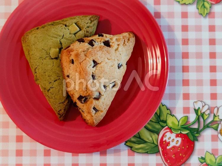 チョコチップと抹茶のスコーン1 スコーン,チョコチップ,抹茶の写真素材