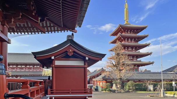 坂東33観音 13番 浅草寺 境内の風景 坂東33観音 13番 浅草寺 境内の風景 浅草寺,金龍山,本堂の写真素材
