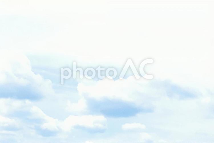 ぷかぷか浮かぶ白い雲の背景 背景,雲,空の写真素材