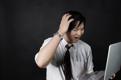 パソコンにショックを受ける男性社員 パソコンにショックを受ける男性社員 男性,サラリーマン,社会人の写真素材