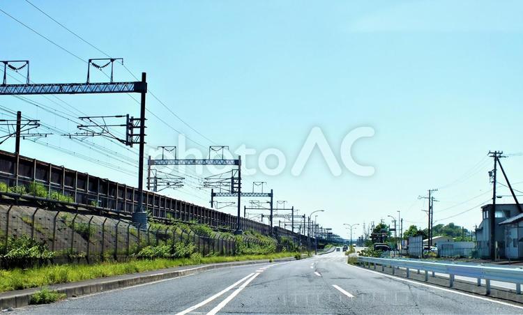 新幹線の鉄塔と道路が並行する風景 新幹線,鉄塔,道路の写真素材
