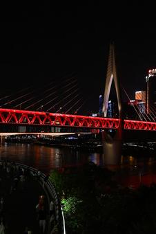 重慶夜景・嘉陵江と千廝門大橋の写真
