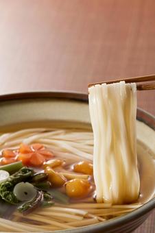 稲庭うどん　箸上げ 稲庭うどん,箸上げ,クローズアップの写真素材