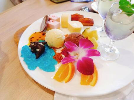 カラフルなスイーツプレート スイーツ,カフェ,軽食の写真素材