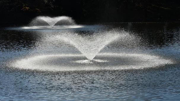 逆光で美しい噴水1 噴水,逆光,美しいの写真素材