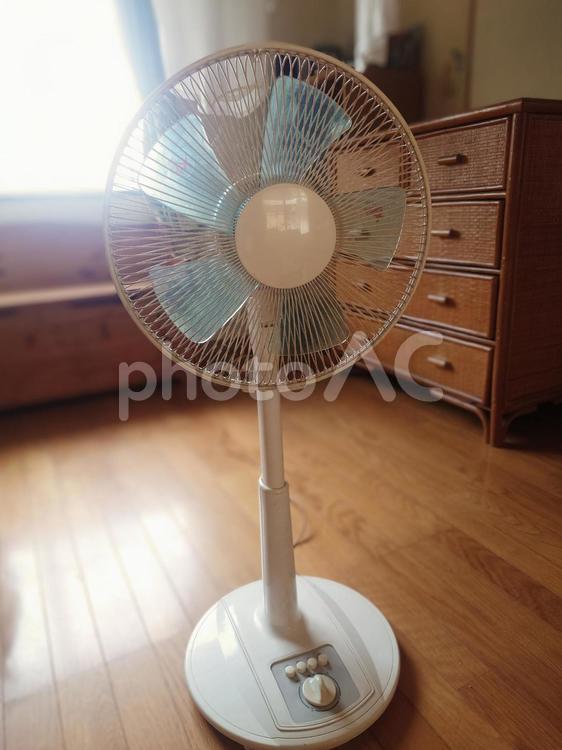 夏のヴィンテージな扇風機 ヴィンテージ,モダン,レトロの写真素材