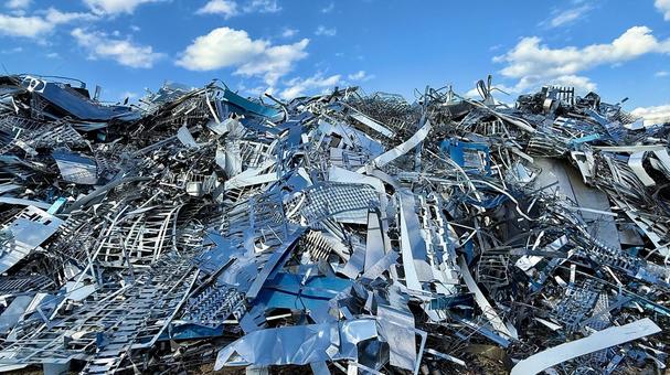 産業廃棄物の山 スクラップ,アルミニウム,ステンレスの写真素材