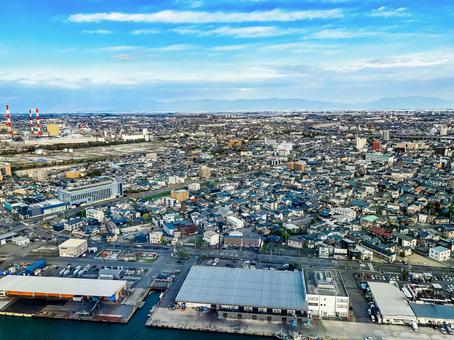 遠く広がる新潟の市街地 遠く広がる新潟の市街地の写真