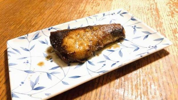 Photo, yellowtail teriyaki, grilled fish, first time, 