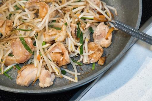 今晩のおかずは簡単野菜炒め 野菜炒め,中華料理,家庭料理の写真素材