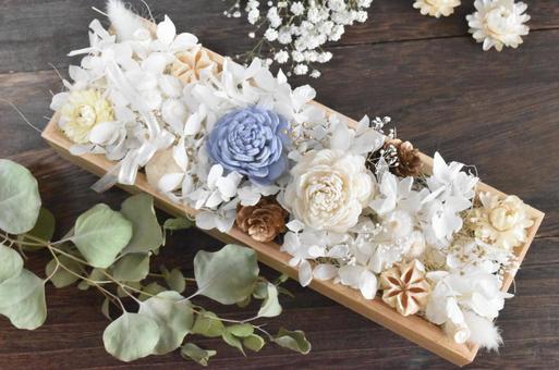 可愛らしい花々の木箱BOX 可愛らしい花々の木箱BOXの写真