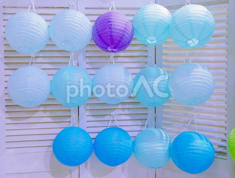 まんまるな提灯が並ぶ 提灯,ぼんぼり,明かりの写真素材
