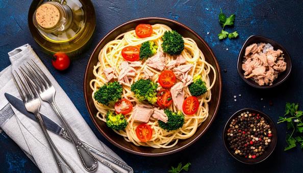 ブロッコリーのツナトマトパスタ ブロッコリーのツナトマトパスタの写真