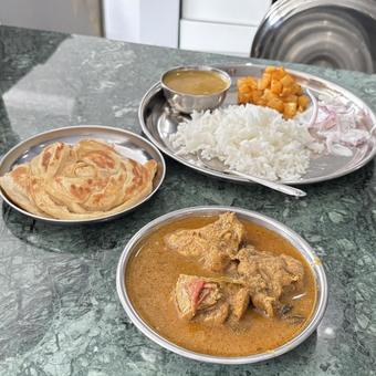 チキンカレーセット チキンカレーセット カレー,カレーライス,チキンカレーの写真素材