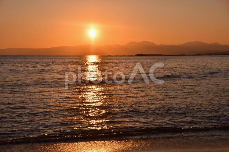 風景　夕焼け 風景,夕焼け,太陽の道の写真素材