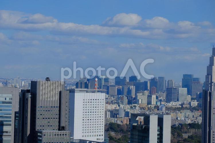 東京街並み　と　空 空,霞,ビル群の写真素材