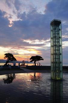 8月中旬のサンポート高松からの夕焼け 8月中旬のサンポート高松からの夕焼け 夕焼け,絶景,絶景スポットの写真素材