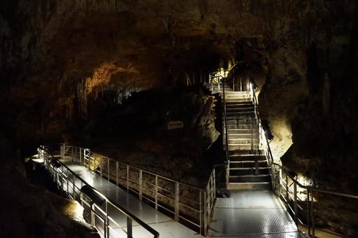 Photo, yuquan cave, limestone cave, okinawa, 