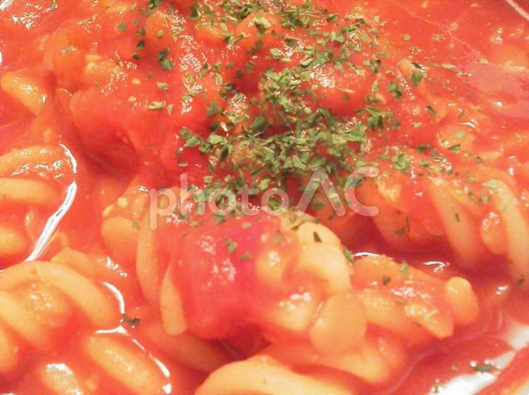 レンズ豆とフジッリのトマト煮込み レンズ豆,フジッリ,ショートパスタの写真素材