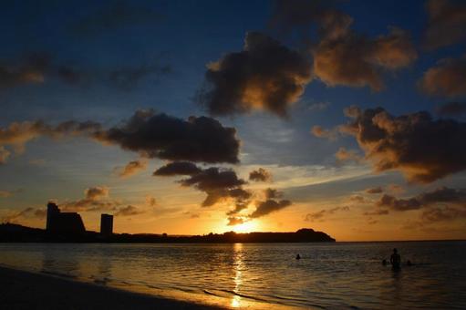 夕日の海 夕日の海の写真