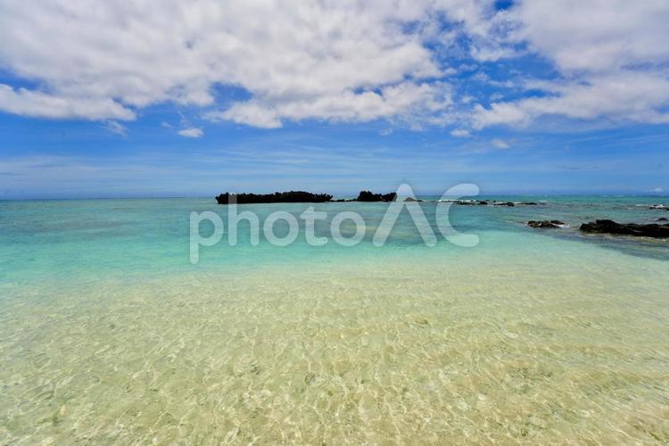 与論島の透明度抜群の美しい海 与論島,沖縄,鹿児島の写真素材