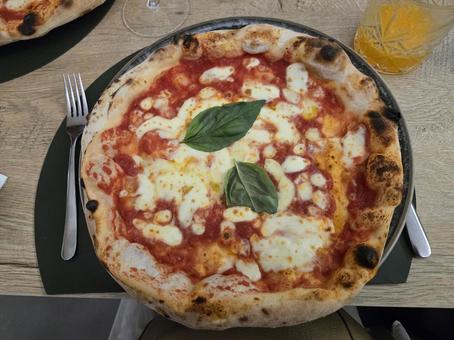 イタリア料理　ピザ　マルゲリータ ピザ,マルゲリータ,イタリアの写真素材